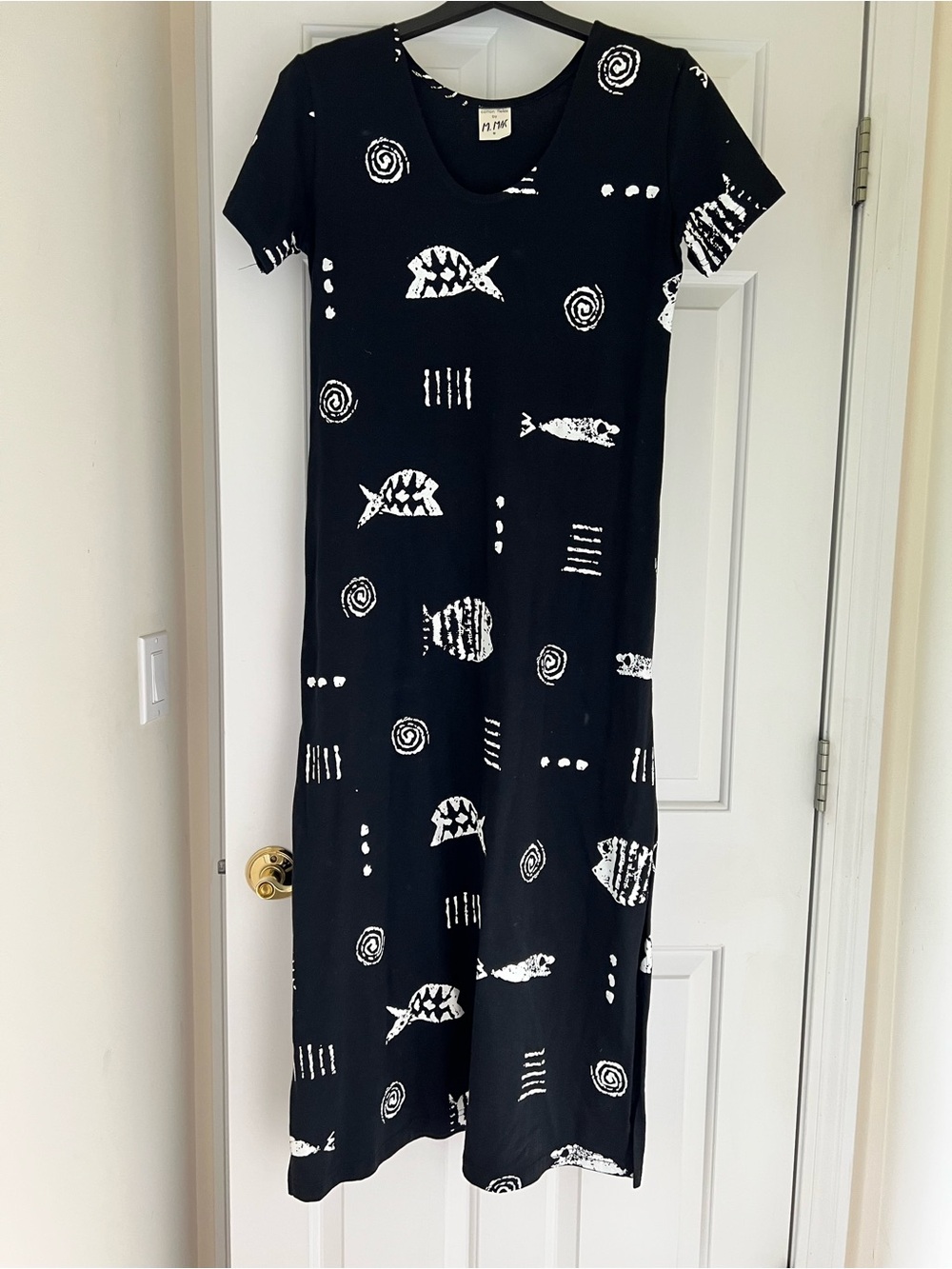 M. Mac Black Midi T-Shirt Dress with White Fish & Spiral Print size M